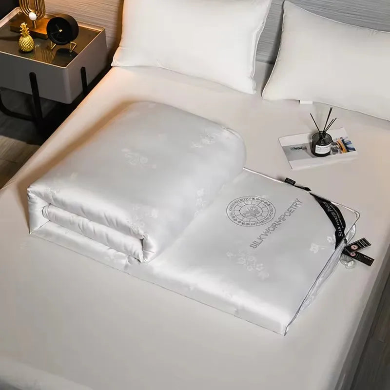 Skanto | Luksuriøst Vinter Dyne laget av 100% Mulberry Silke