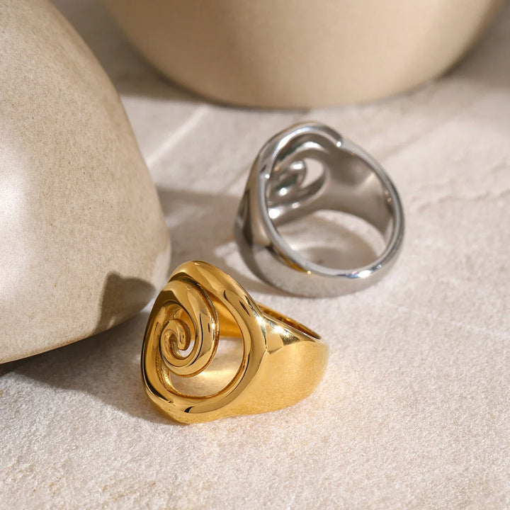 Skanto | 18k Spiral Statement Ring