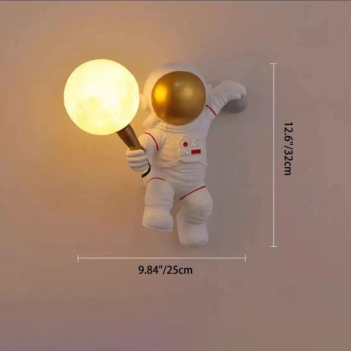 Skanto | CosmoBuddy Astronaut Vegglampe | Kreativ Design | Harpiks & ABS | LED Soveromslampe