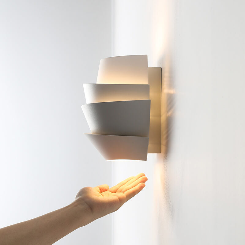 Skanto | Moderne jernvegglampe med dobbelt lys