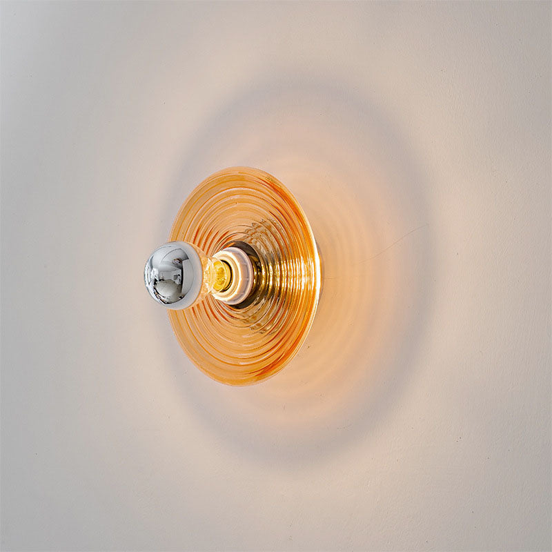 Tidløs glassvegglampe for allsidig belysning Skanto