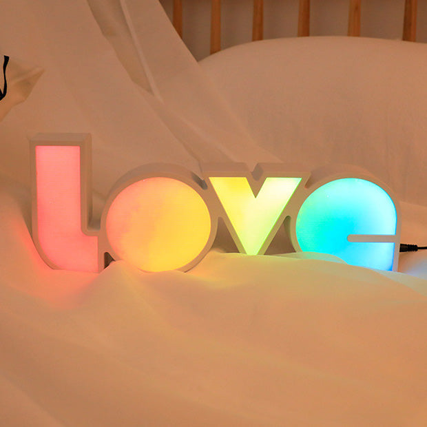 Skanto | Modern Art Deco vanntett PS LOVE bokstaver LED bordlampe for soverommet