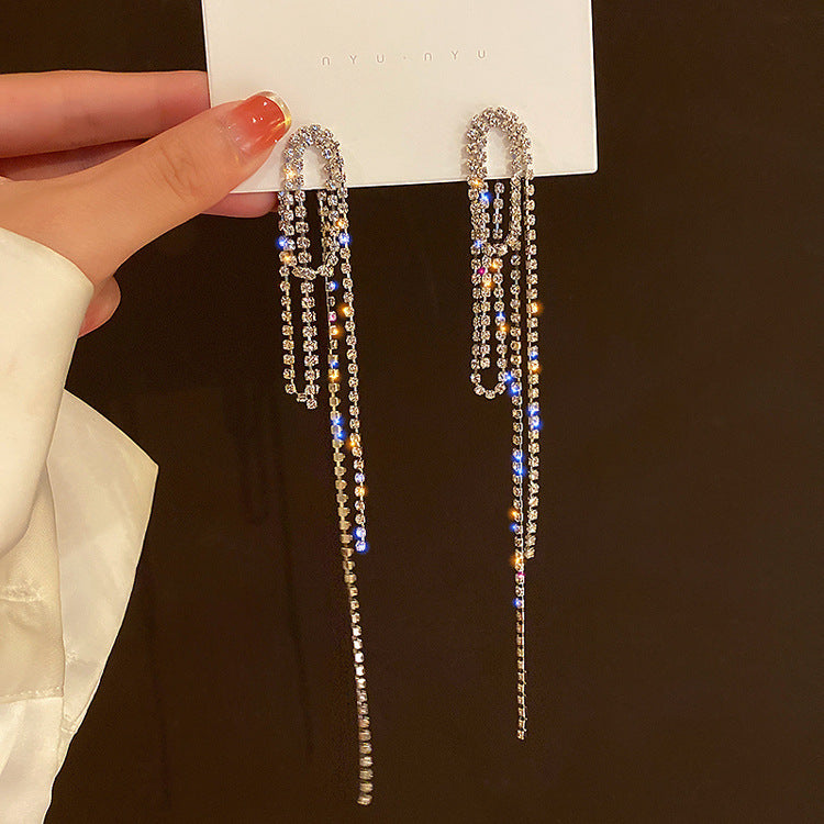 Skanto | Faux-Diamond-Studded Metall Lange Frynse Øredobber for Kvinner