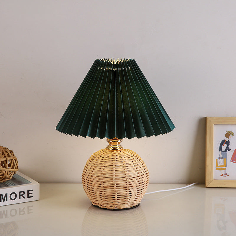Skanto | RattaLume Nordic LED Bordlampe | Vevd Rattan & Foldbar Stoffskjerm | Stemningslys | Dekor for Soverommet