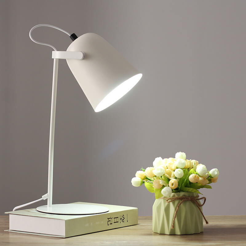 LumiTouch – Minimalist bordlampe med tripod-base og berøringskontroll Skanto
