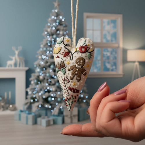 Skanto | DIY broderisett for hjerteformede juledekorasjoner med stoff, tråd og nåler