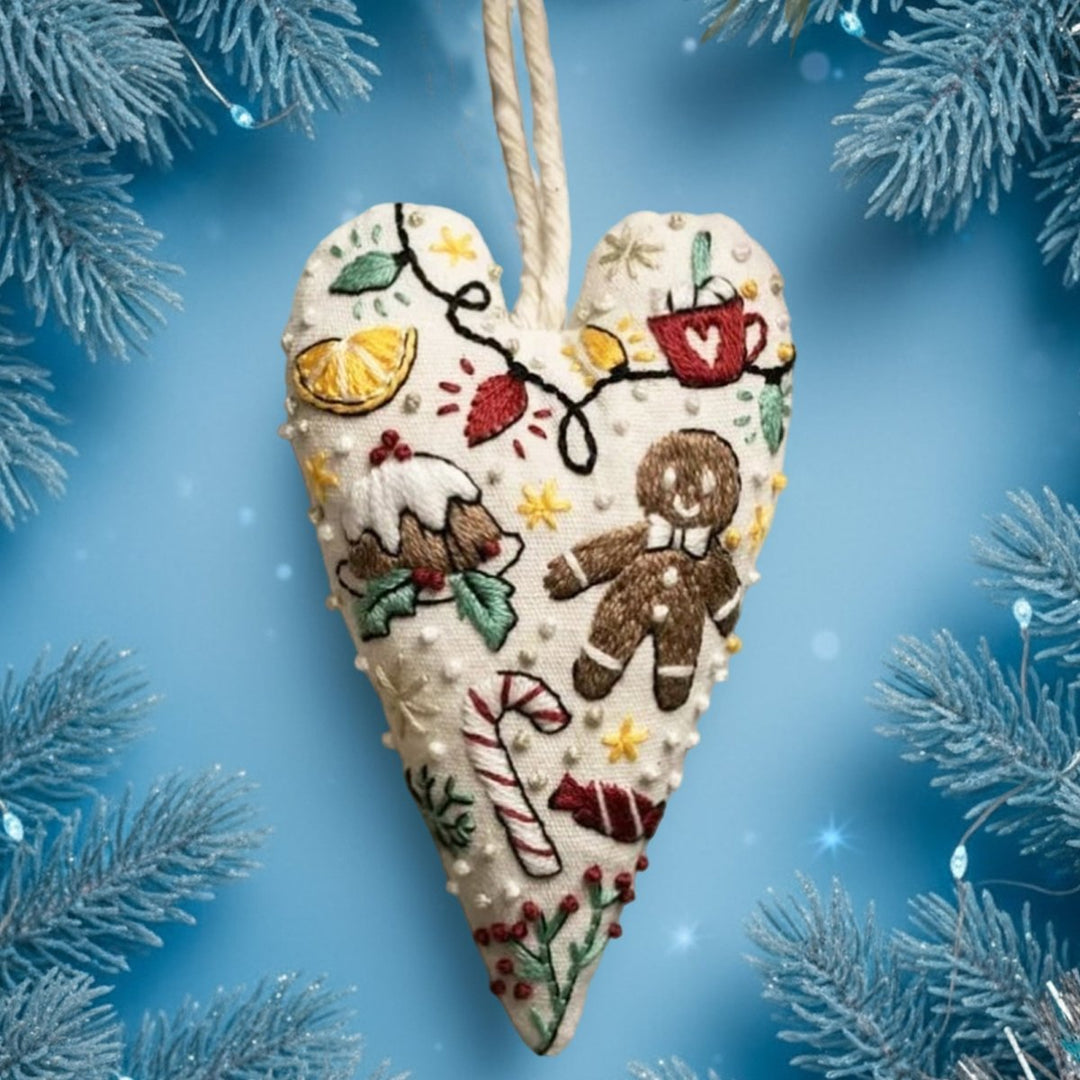 Skanto | DIY broderisett for hjerteformede juledekorasjoner med stoff, tråd og nåler