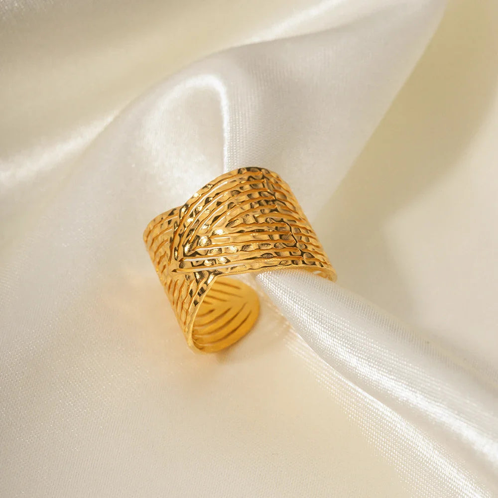 Skanto | 18k Elegant Bred Triangulær Koblingsring