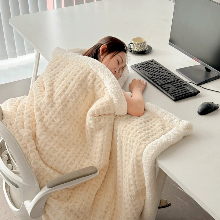 Skanto | Vinter Drøm Teppet – Dobbel Lag Fleece Teppet med Lamull Utseende | Ultra Varmt, Mykt & Hudvennlig | For Sofa, Seng & Kalde Vinterdager