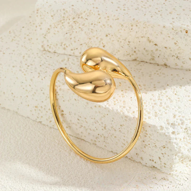 Skanto | Bold Vanndråpe Bangle Armbånd
