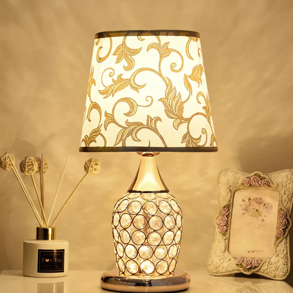 Skanto | Stylisk Lampe med Delikat Krystallglans