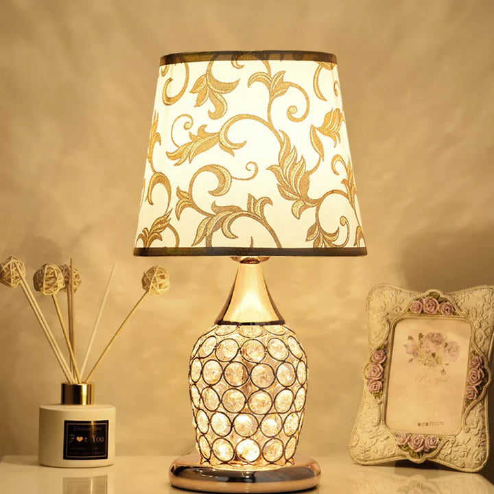 Skanto | Stylisk Lampe med Delikat Krystallglans