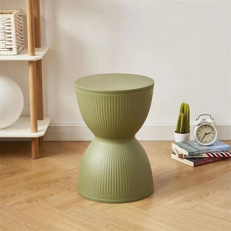 Skanto | Nordisk Plast Lav Sidebord med Timeglassdesign