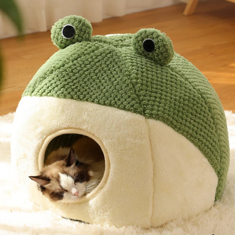 Skanto | Pet Cave FroggiHome | Plush Frog Design | Semi-Lukket & Rund | 40–50 cm | For Katter & Små Hunder