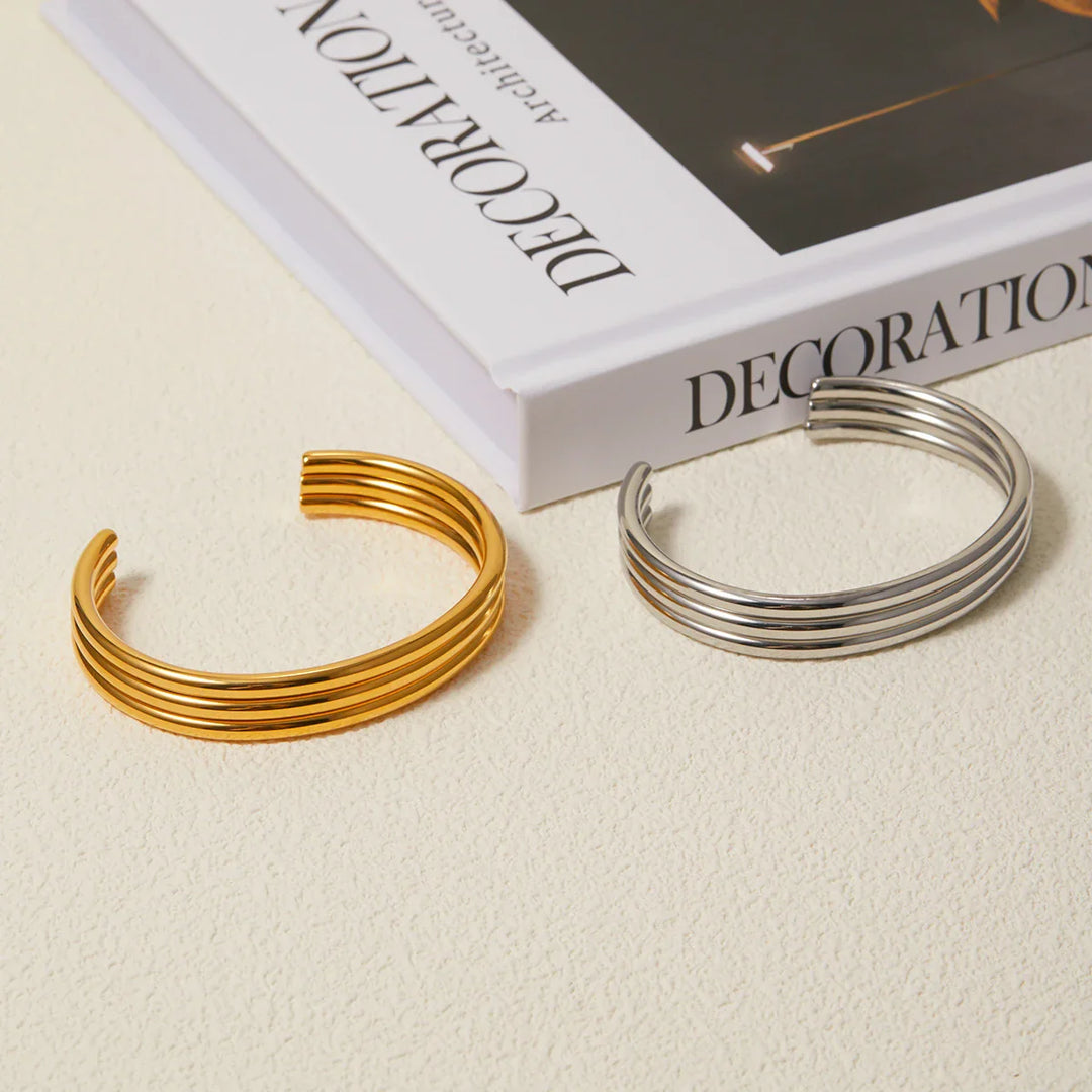 Skanto | 18k Triple Ribbed Bangle Bracelet