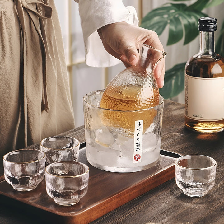 Japansk sake-sett laget av glass – Elegant karaffel med kopper | Perfekt for vin, whisky og likør | Skanto