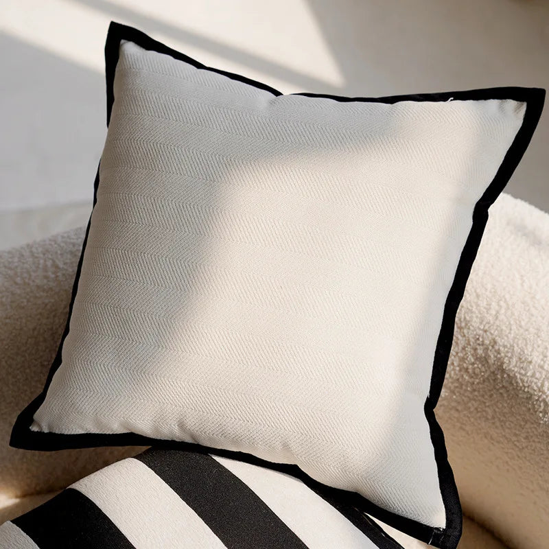 Skanto | Luksus brodert dekorativ pute med hesteprint for sofa og stue