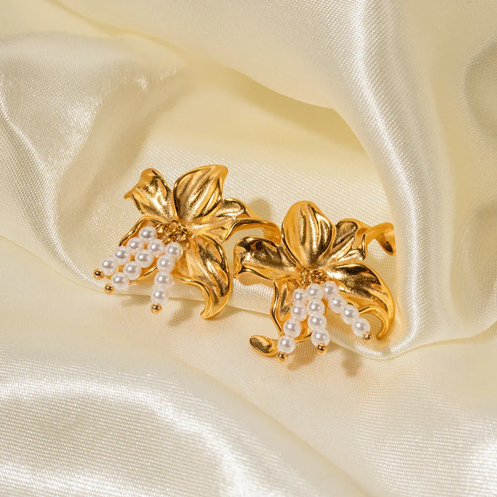 Skanto | Elegant Lily Floral Pearl Earrings