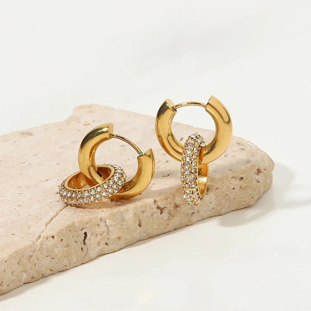 Skanto | 18k Dainty Huggie Diamant Dangle Øredobber