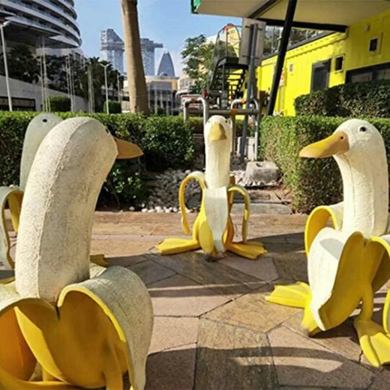 Bananenenten-Dekofigur – Verspielte Harzdekoration für drinnen und draußen