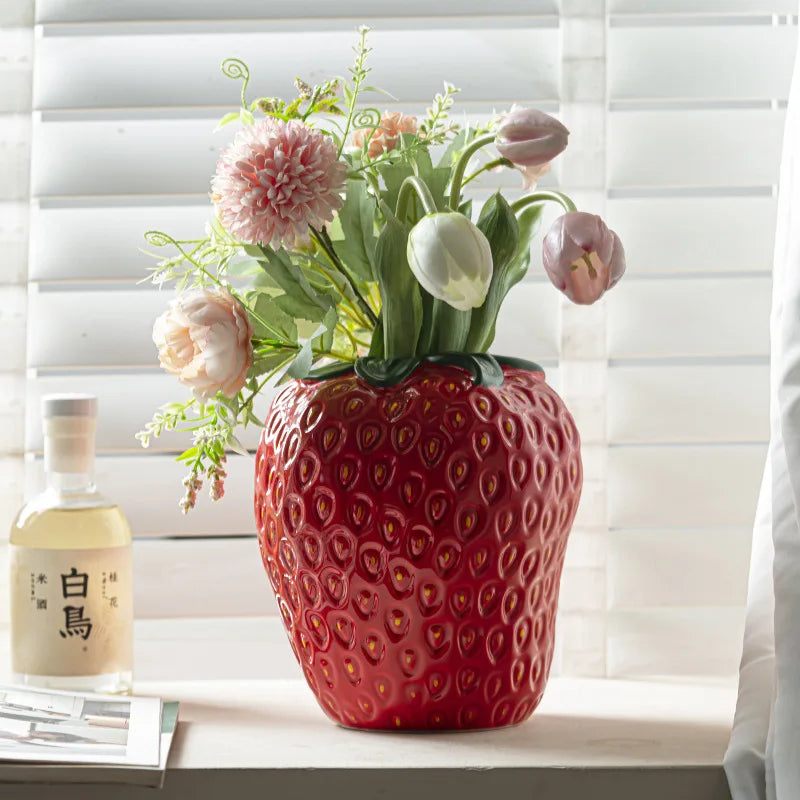 Skanto | Ugly Strawberry Vase