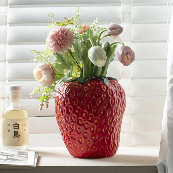 Skanto | Ugly Strawberry Vase
