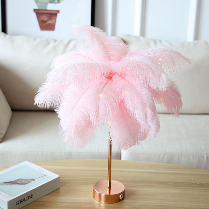 Ostrich Night Light | Eccentrisk Lampe med Fjær og Rose Gull Base | Skanto