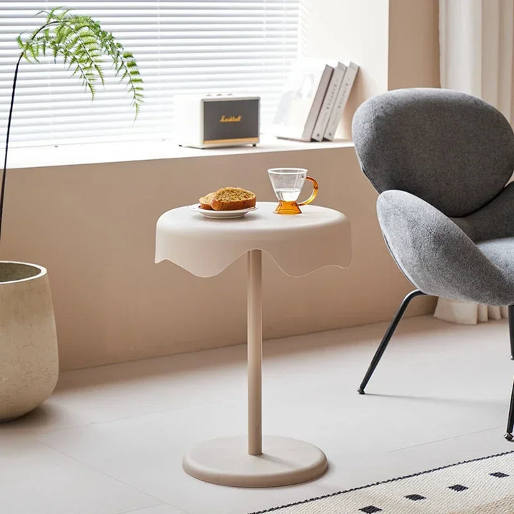 Skanto | Liten Sidesofe med Minimalistisk Design for Stue og Soverom
