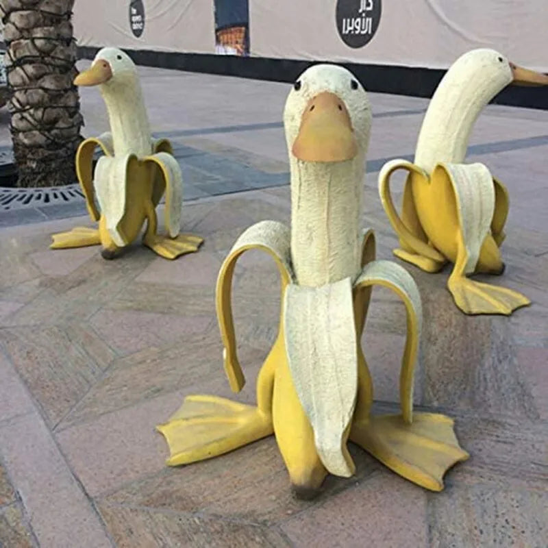 BananaDuck Dekorfigur – Lekne Harpiksdekorasjon for Innendørs eller Utendørs | Skanto