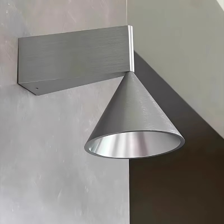 Elegante skandinaviske, kegelformige Wandleuchte für moderne Interieurs