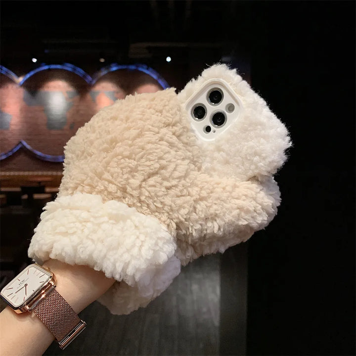 Skanto | Fluffy Fur iPhone Case Hanske