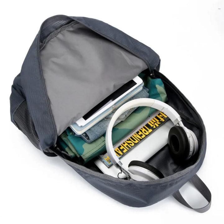 Skanto | Trekparo Sammenleggbar Rygsekk | 30L Ultralett & Vanntett | For Fotturer, Camping & Reiser | Unisex Dagsekk