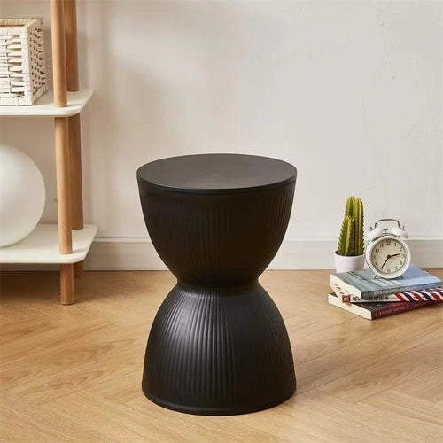 Skanto | Nordisk Plast Lav Sidebord med Timeglassdesign