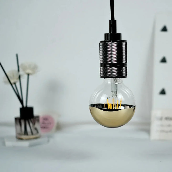 Vintage LED Lyspære – Retro Bordlampe med Trebase | Skanto