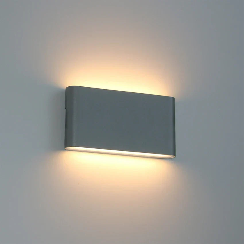 Værbestandig LED vegglampe, Robust dekorativ vegglampe for innendørs og utendørs bruk | Skanto