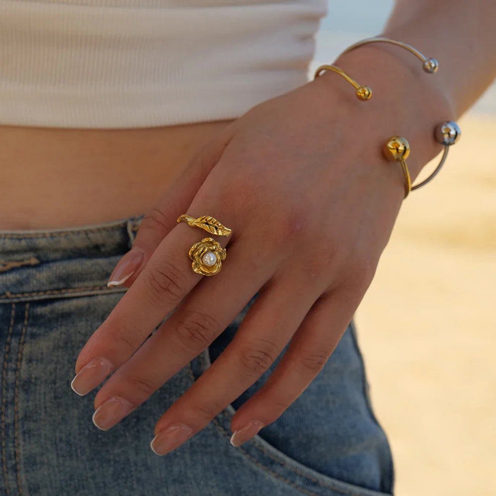 Skanto | Justerbar Perle Camellia Blomster Ring