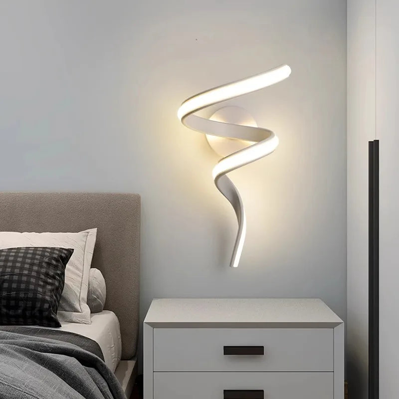 Norvo | LED Vegglampe NordLED Vegglys | Nordisk Spiral Design | Modern & Energisparende | For Soverom, Gang & Stue Spiral Lysestake for Trap Soverom Nattbord Studie Gang Bakgrunn Innendørs Dekor Veggbelysningsarmaturer