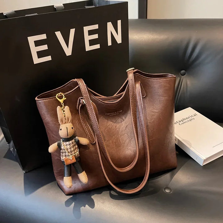 Skanto | Mirella | Klassisk Dame Shopper Bag med Charm – Elegant, Romslig & Tidøs