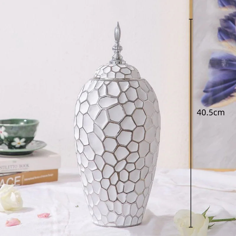Skanto | Elegant keramikkvase med gyldne aksenter