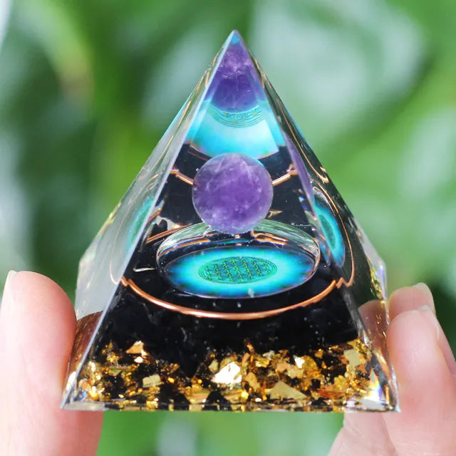 Skanto | Amethyst Peridot Orgone Pyramide - Energigenerator Krystall Reiki Chakra Orgonitt Meditasjonsverktøy