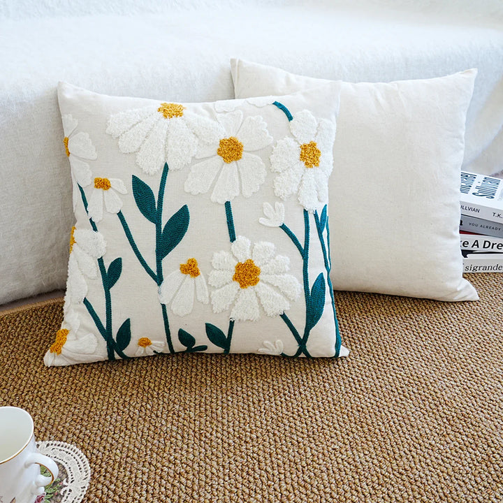 Skanto | Pute med broderte tusenfryd for sofa og stue uten fyll