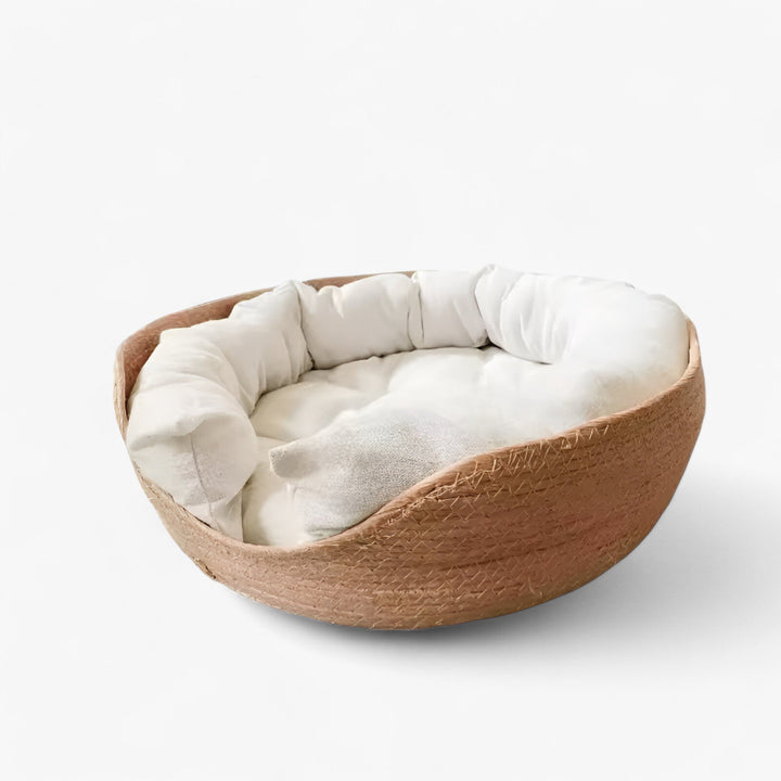Handgewebtes Bambus-Haustierbett mit weichem Kissen – Luna Nest