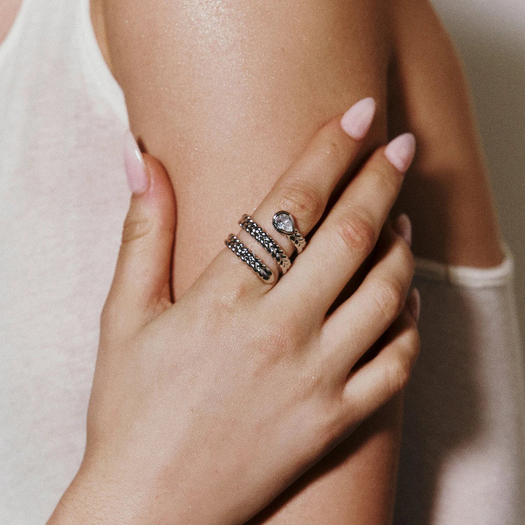 Skanto | Triple Wrap Diamond Eye Leaf Textured Ring