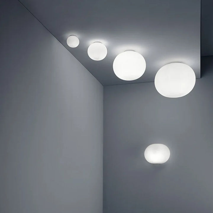 Skanto | GlaciaLuxe – Minimalist Vegglampe med Glass Stein Design