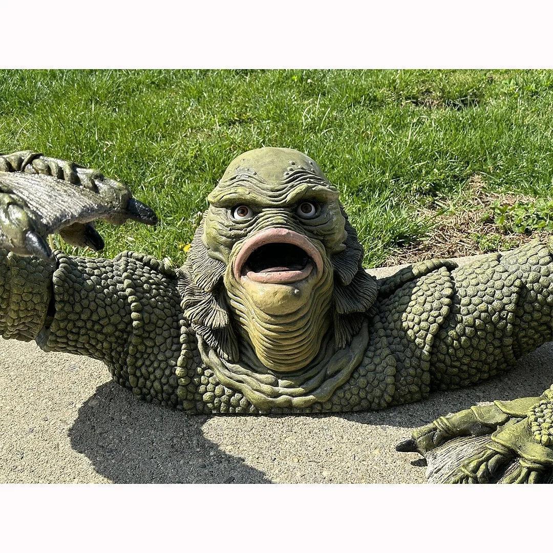 Skanto | Kreatur The Black Lagoon Grip skulpturer Figur Hagebygging Utendørs ornamenter Monster statue Mann Halloween dekorasjon