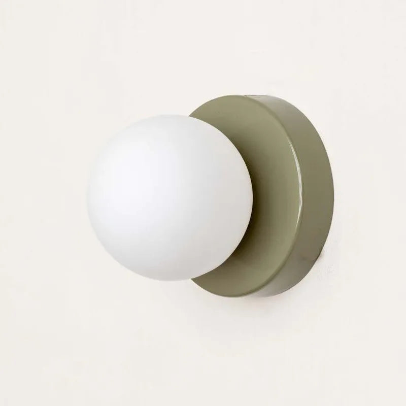 Skanto | LumiGlobe - Moderne Vegglampe med Glassblokk i Mid-Century Stil