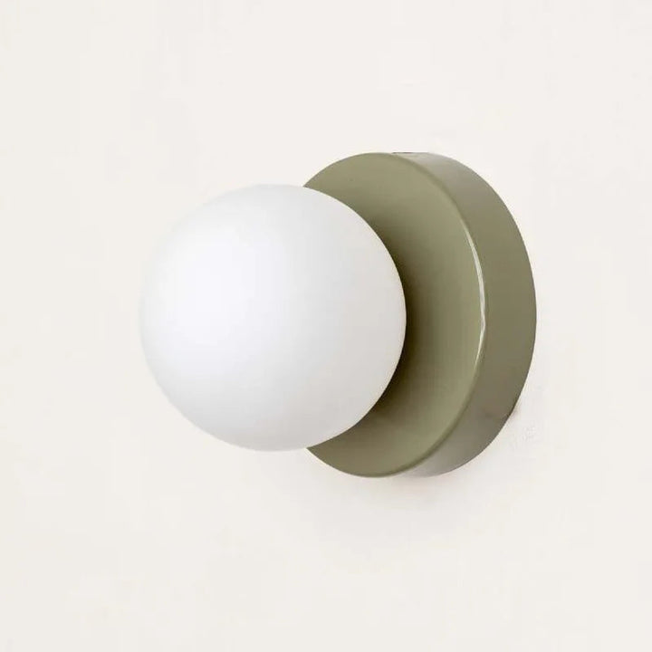 Skanto | LumiGlobe - Moderne Vegglampe med Glassblokk i Mid-Century Stil
