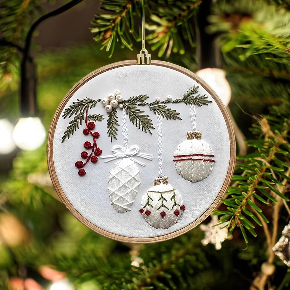Skanto | Julebroderings startpakke, DIY korsstingsett med høytidsmønstre
