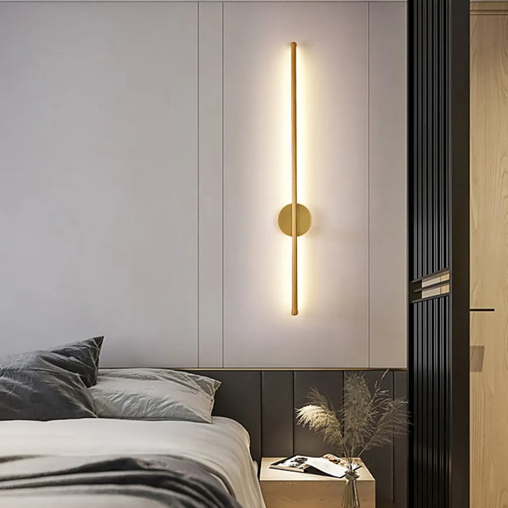 Skanto | SofaLume – Modern Vegglampe i Svart og Gull for Stilfullt Liv