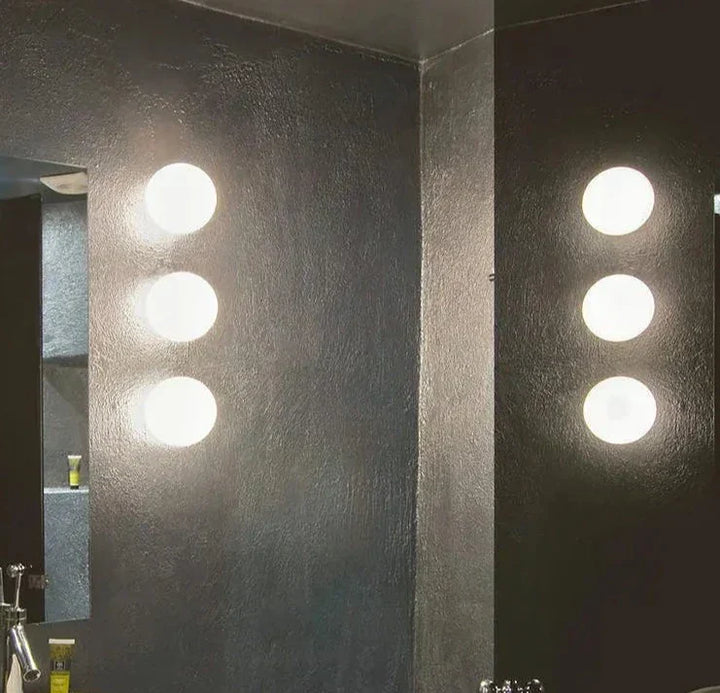 Skanto | GlaciaLuxe – Minimalist Vegglampe med Glass Stein Design